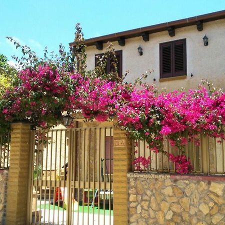 Вилла Casa Vacanze Mediterraneo Тре-Фонтане Экстерьер фото