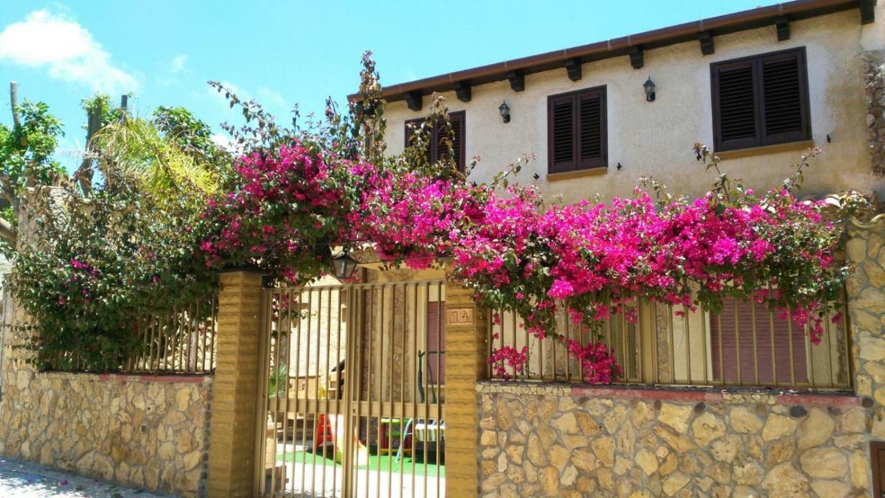 Вилла Casa Vacanze Mediterraneo Тре-Фонтане Экстерьер фото