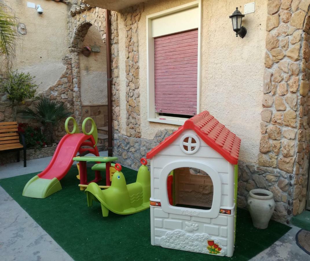 Вилла Casa Vacanze Mediterraneo Тре-Фонтане Экстерьер фото